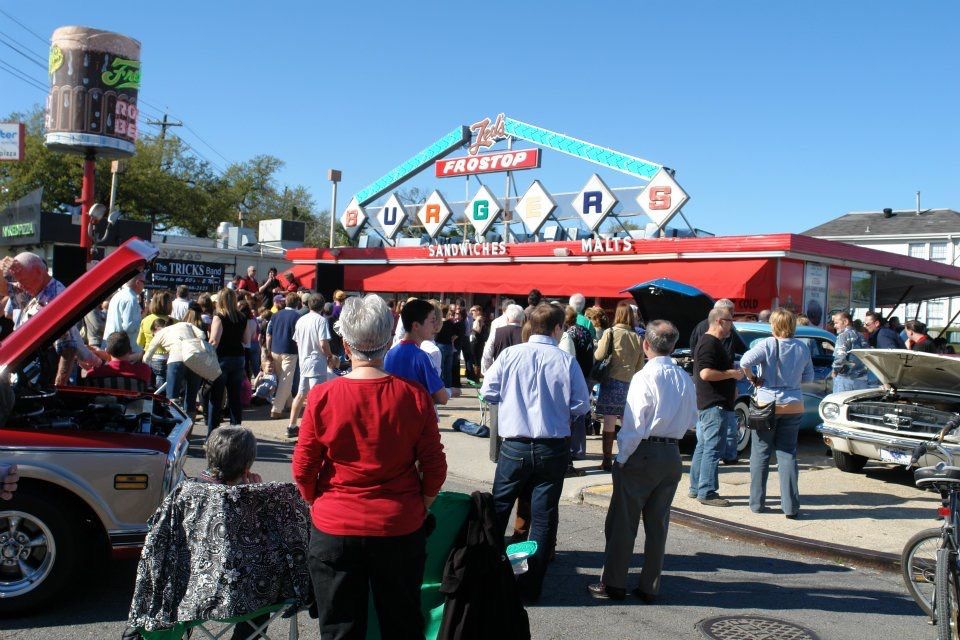 Ted's Frostop grand opening crowd